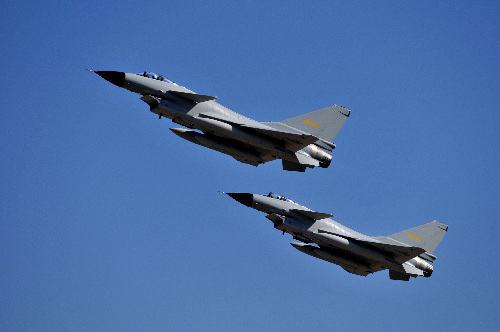 中國自主研制的新型戰(zhàn)機(jī)異國亮相創(chuàng)多項(xiàng)第一