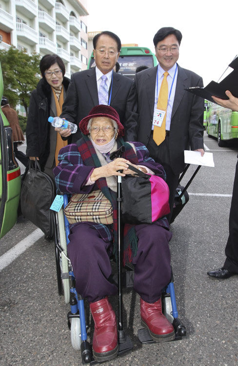 韓朝離散家屬在金剛山舉行中秋會面