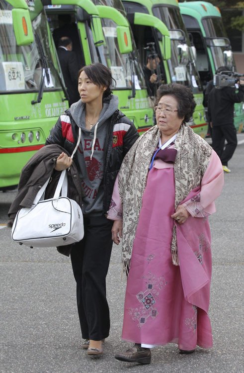 韓朝離散家屬在金剛山舉行中秋會面