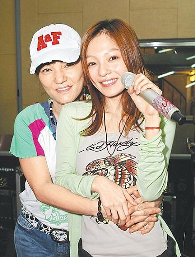 21位美女明星的極品漂亮媽媽