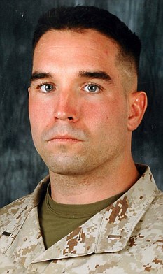 美駐阿士兵想奇招 冰雕“替身”陪家人過圣誕