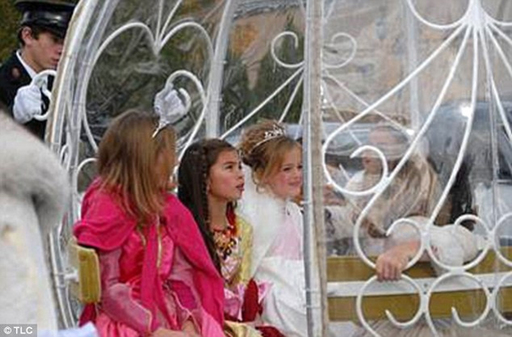 為幫6歲女兒圓公主夢 美夫婦花3.2萬美元辦生日宴