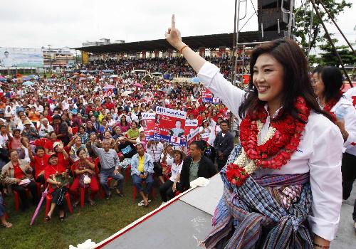 他信妹妹“攪亂”泰國團結大選 總理阿披實發警告