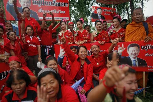 他信妹妹“攪亂”泰國團結大選 總理阿披實發警告