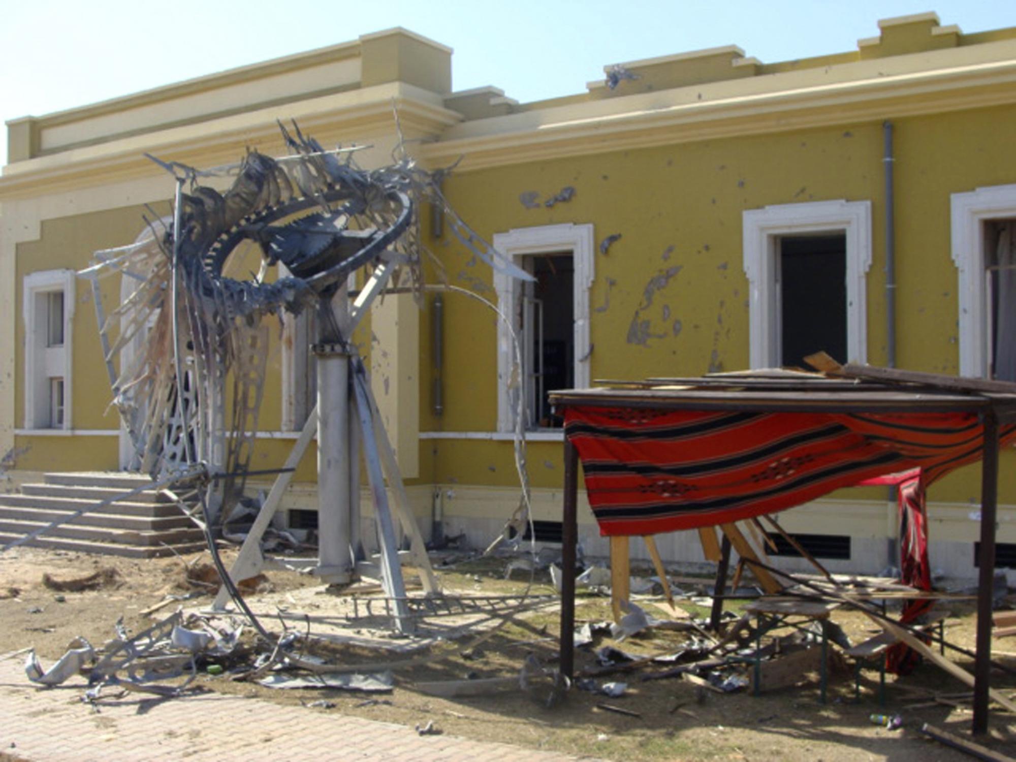 利比亞國家電視臺(tái)遭轟炸 反對(duì)派因尤尼斯之死要進(jìn)行內(nèi)部整編