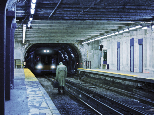 美藝術家繪制末日場景 殘酷詭異之美撼人心魄