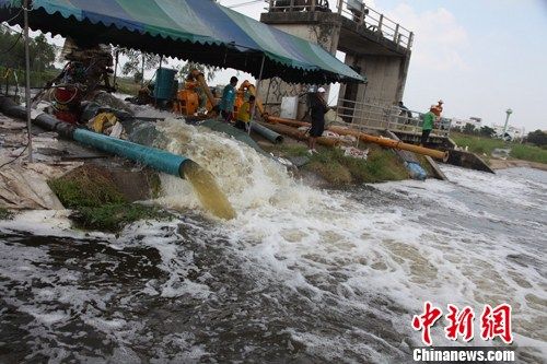 泰國洪災已致320人死亡 曼谷北部居民隨時撤離