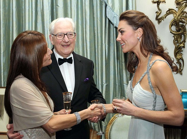 英王妃凱特曾做腦部手術(shù)? 近8厘米傷疤清晰可見