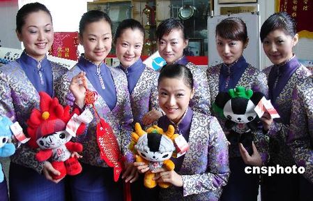 當各地空姐遇到旗袍 誰最美？