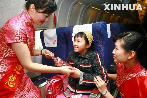 當(dāng)各地空姐遇到旗袍 誰最美？