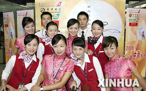 當(dāng)各地空姐遇到旗袍 誰最美？