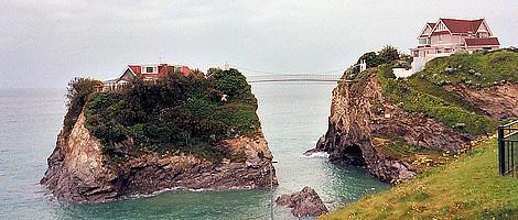 英小島傳奇老房出售 曾接待柯南•道爾、外出須過吊橋