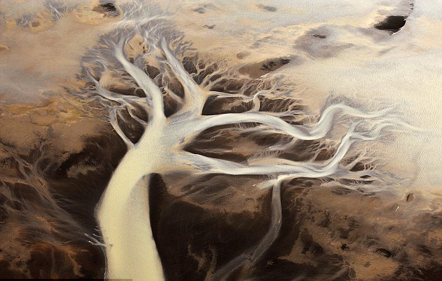 攝影師航拍冰島 驚嘆自然景觀猶如藝術品