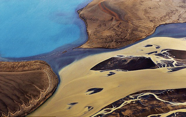 攝影師航拍冰島 驚嘆自然景觀猶如藝術品