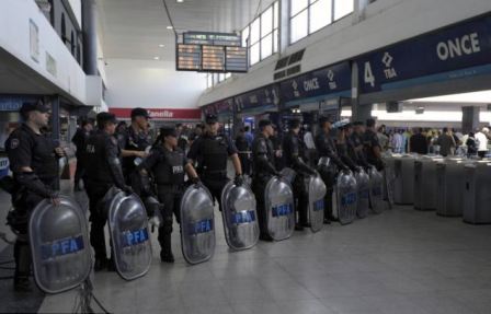 阿根廷城鐵發生嚴重脫軌事故 至少50人死600多人傷