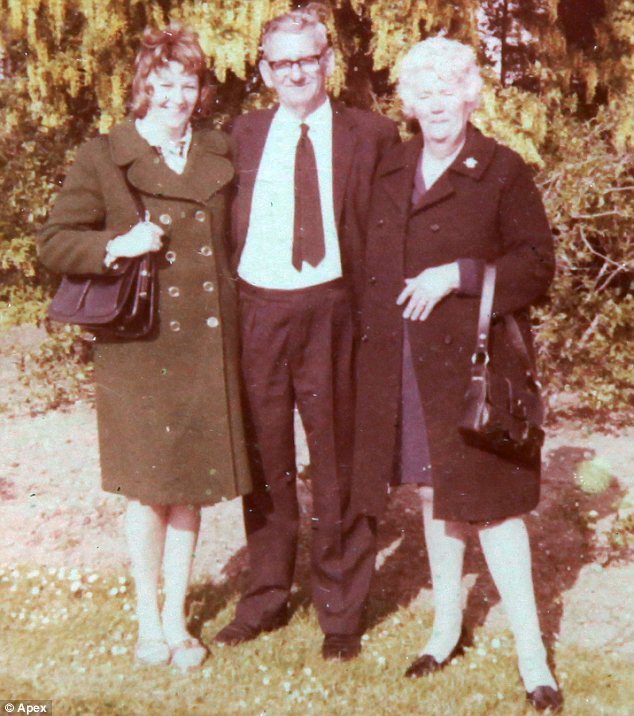 英閏年生百歲老人迎來第25個(gè)生日 生活規(guī)律健康樂觀