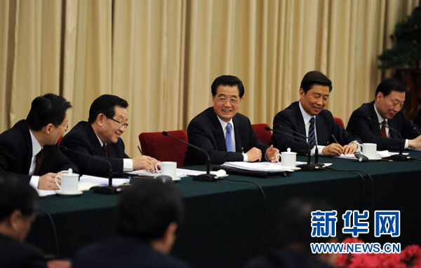 立足新起點 邁出新步伐——胡錦濤參加江蘇代表團審議側記