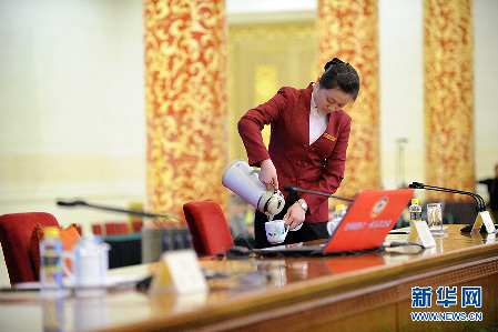 兩會因她們而美麗！