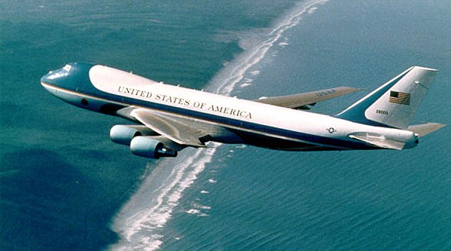 英首相受邀與奧巴馬共乘“空軍一號” 分析稱凸顯英美關系不一般