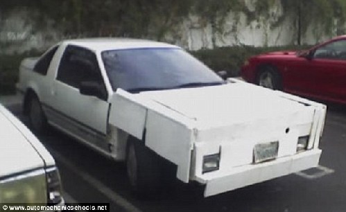 水管當保險杠、插銷鎖車門 令人捧腹的汽車DIY改裝