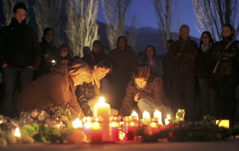 瑞士車禍發(fā)生時(shí)司機(jī)在放DVD盤？部分遇難學(xué)生照片公布
