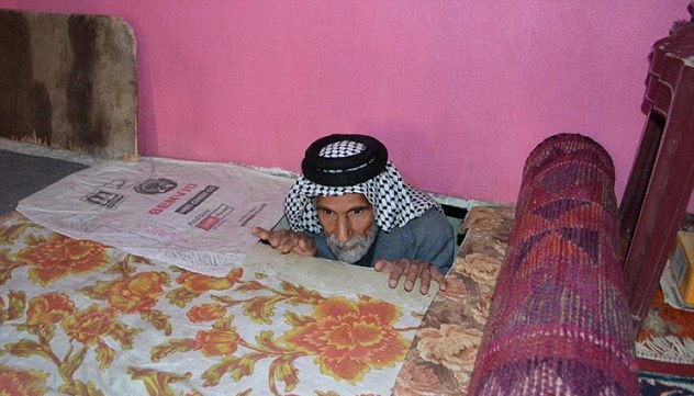 薩達(dá)姆時期政治犯悲慘生活曝光 曾藏身地窖20余年