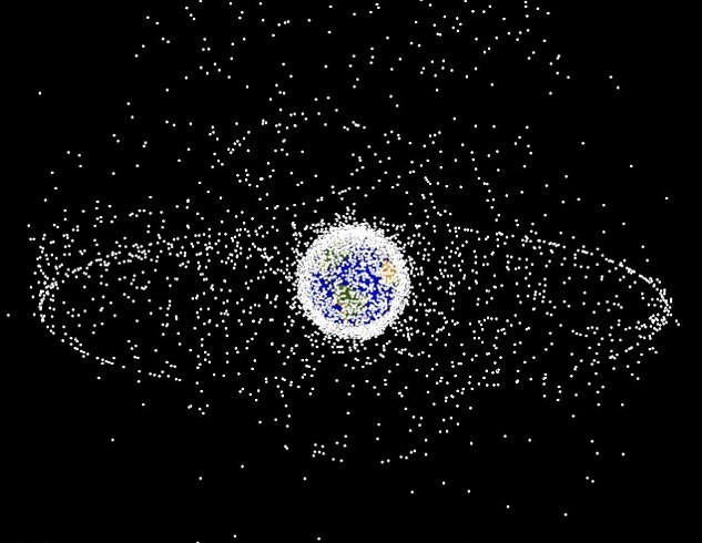 國際空間站遭遇太空碎片威脅 宇航員逃生艙內避難