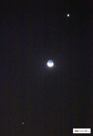 福州：夜空上演“雙星抱月”
