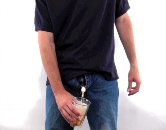 美公司研發(fā)搞怪“褲襠啤酒器” 只要不怕尷尬可隨時飲酒