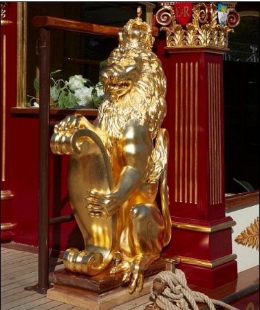 英國千船巡游 “榮光女王”號萬眾矚目