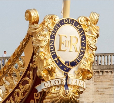 英國千船巡游 “榮光女王”號萬眾矚目