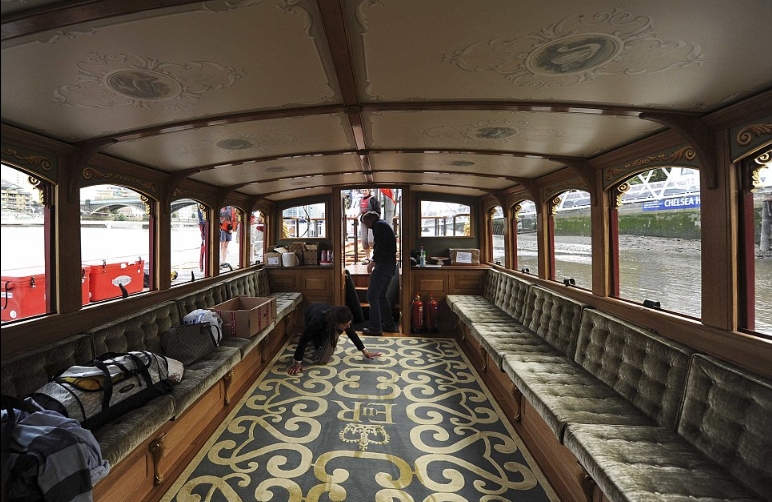 英國千船巡游 “榮光女王”號萬眾矚目