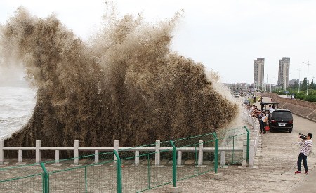 月偏食引發(fā)洶涌錢江潮