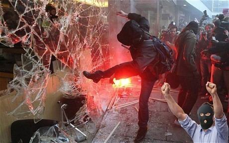 俄羅斯地方官員“懸浮”照被網(wǎng)友惡搞 現(xiàn)身月球視察工作