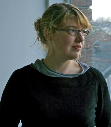 加拿大藝術家“妙手回春” 廢棄房屋變身“玩偶之家”