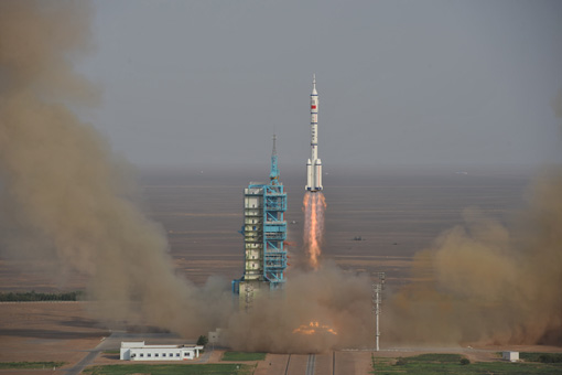 神舟九號飛船發(fā)射成功