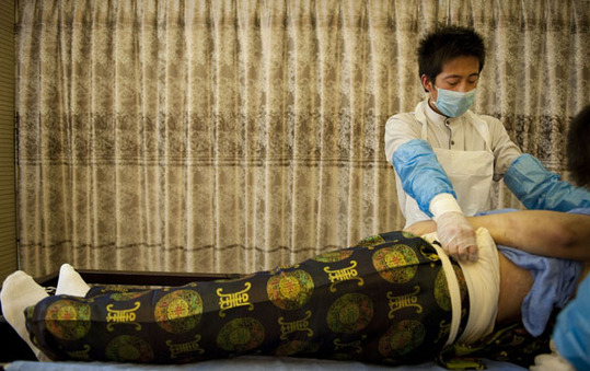 記者探訪90后入殮師職業生活