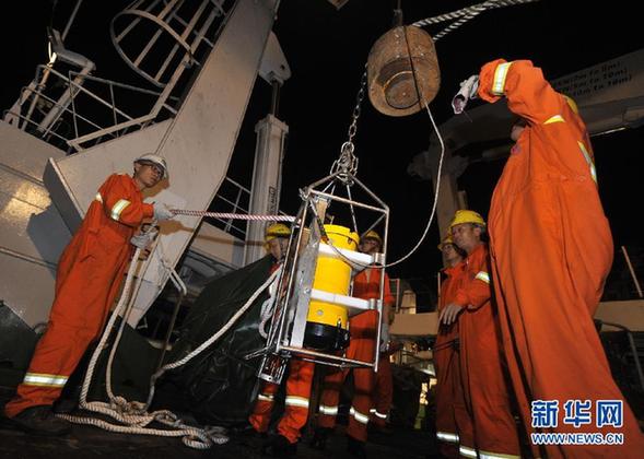 “蛟龍”號第二次下潛達6965米 再創新紀錄