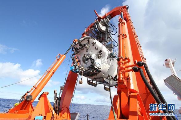 “蛟龍”號第二次下潛達6965米 再創新紀錄