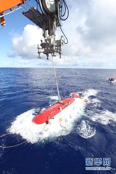 “蛟龍”號第二次下潛達6965米 再創新紀錄