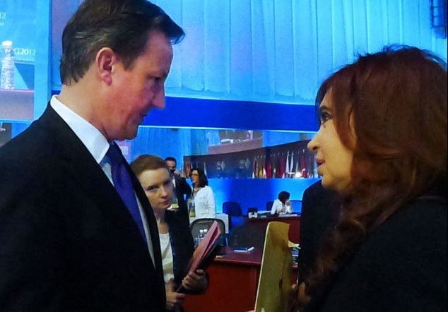 爭議島嶼口水戰升級 英國首相當面拒接阿根廷總統函件