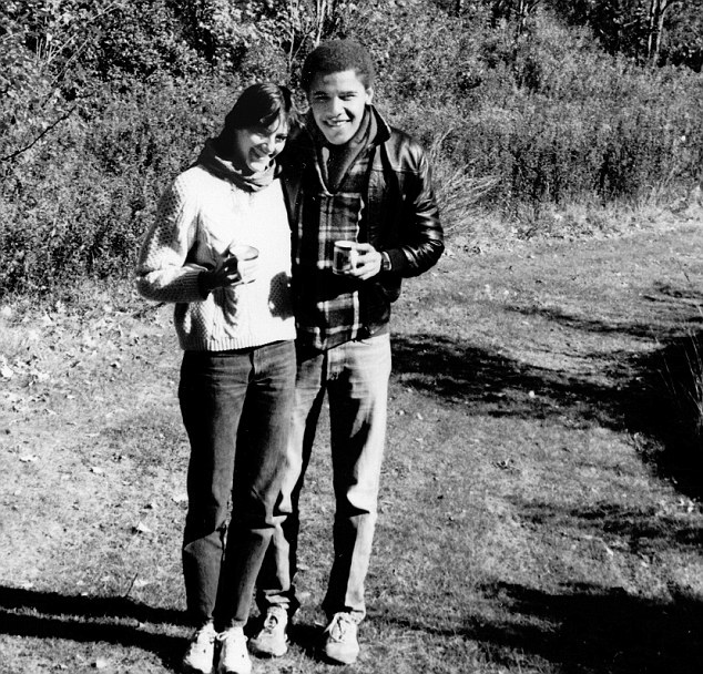 奧巴馬青澀年華情史曝光 曾力圖淡化“白色戀情”