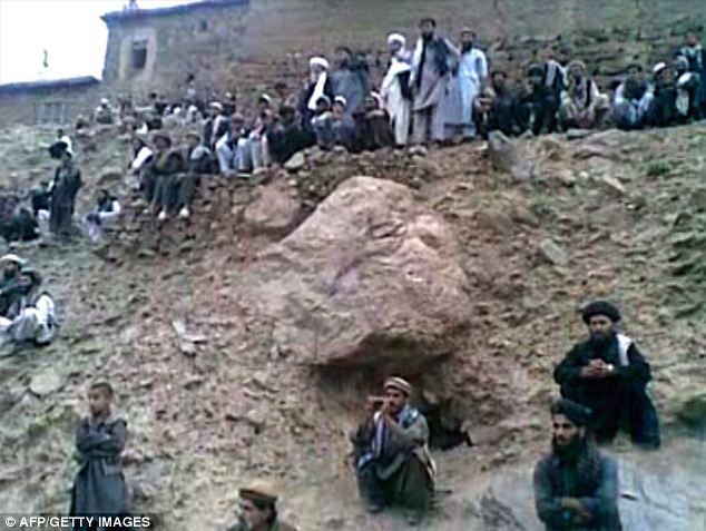 阿富汗女子與塔利班兩成員“三角戀” 被控通奸當眾慘遭槍決