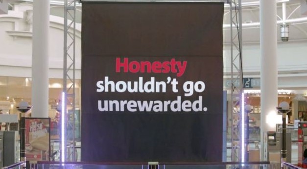 善舉理應(yīng)鼓勵！澳洲銀行創(chuàng)意舉動讓拾金不昧者成明星