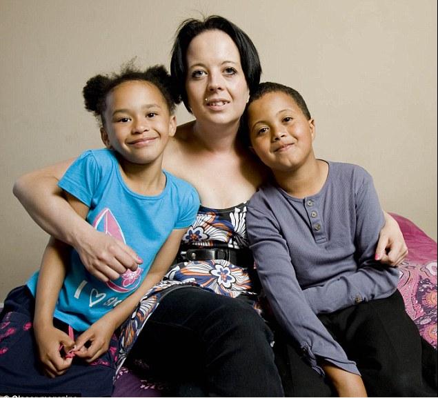 英國最年輕媽媽語出驚人:12歲因一夜情懷孕產子很明智