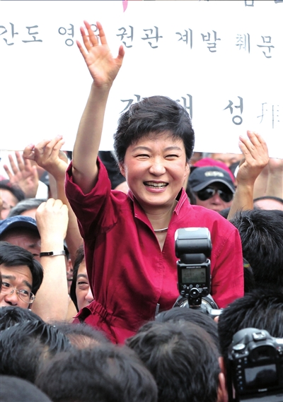 韓前總統(tǒng)女兒正式參選總統(tǒng) 望終止與朝對抗(圖)