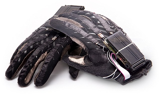 烏克蘭研究人員發明超級手套 不到500元能讓手勢變成語言