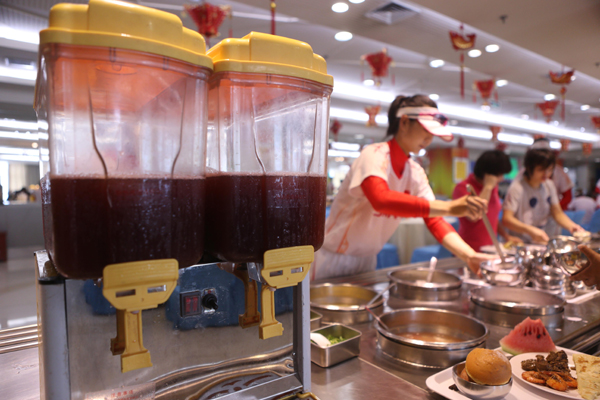 探訪國(guó)家?jiàn)W體中心運(yùn)動(dòng)員餐廳：中國(guó)奧運(yùn)選手吃什么？