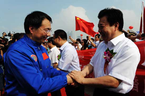 山東青島：“蛟龍”歸來