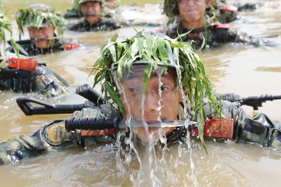 直擊武警魔鬼訓(xùn)練